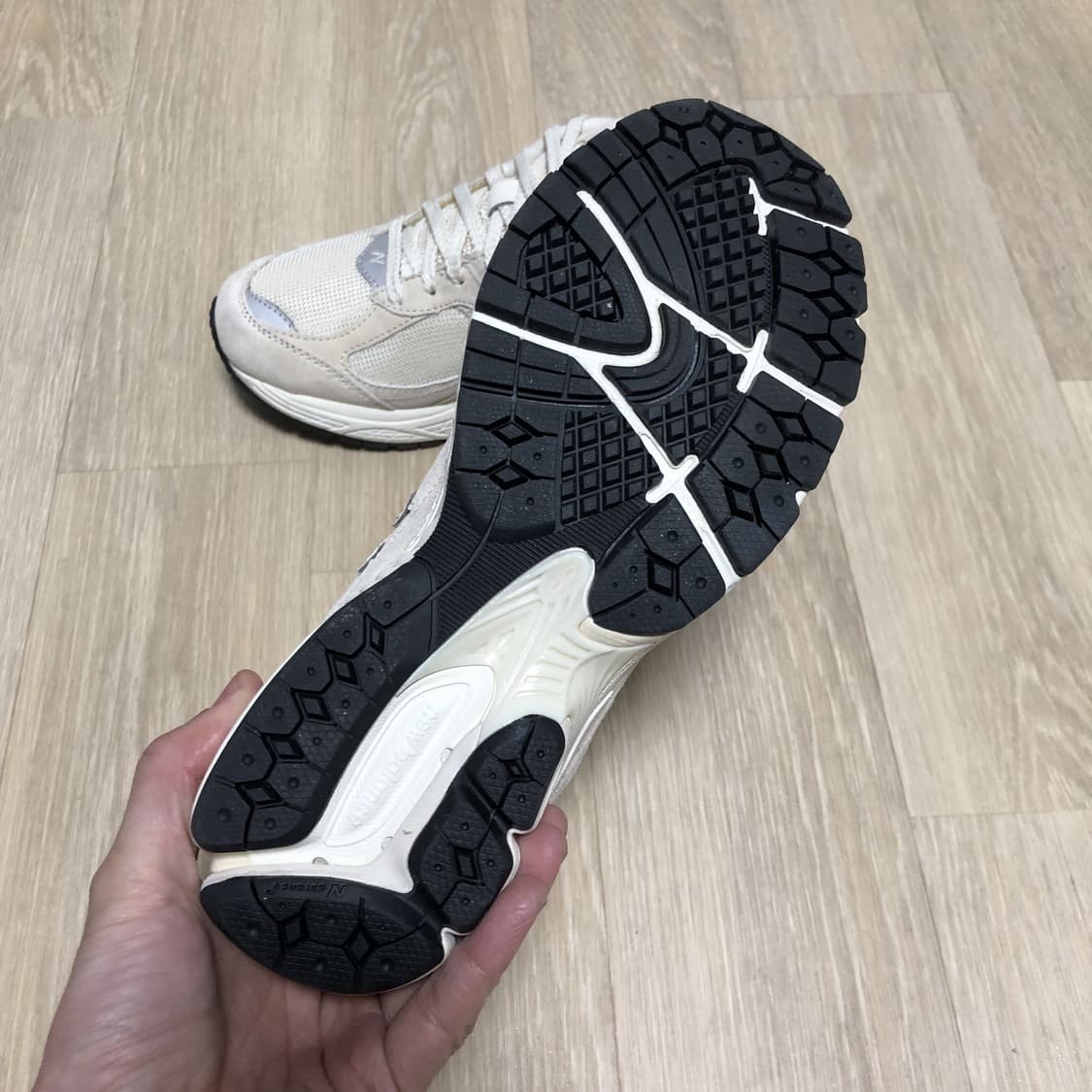 (230) 뉴발란스 New balance 2002R 베이지 러닝화 상품이미지3