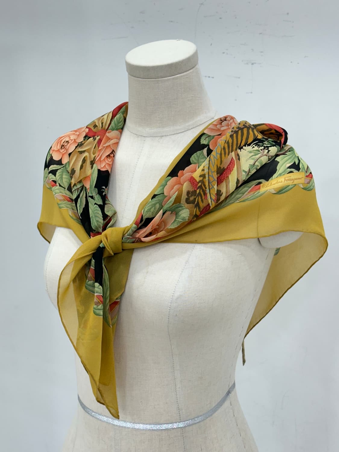 페레가모 실크 스카프 상품이미지3