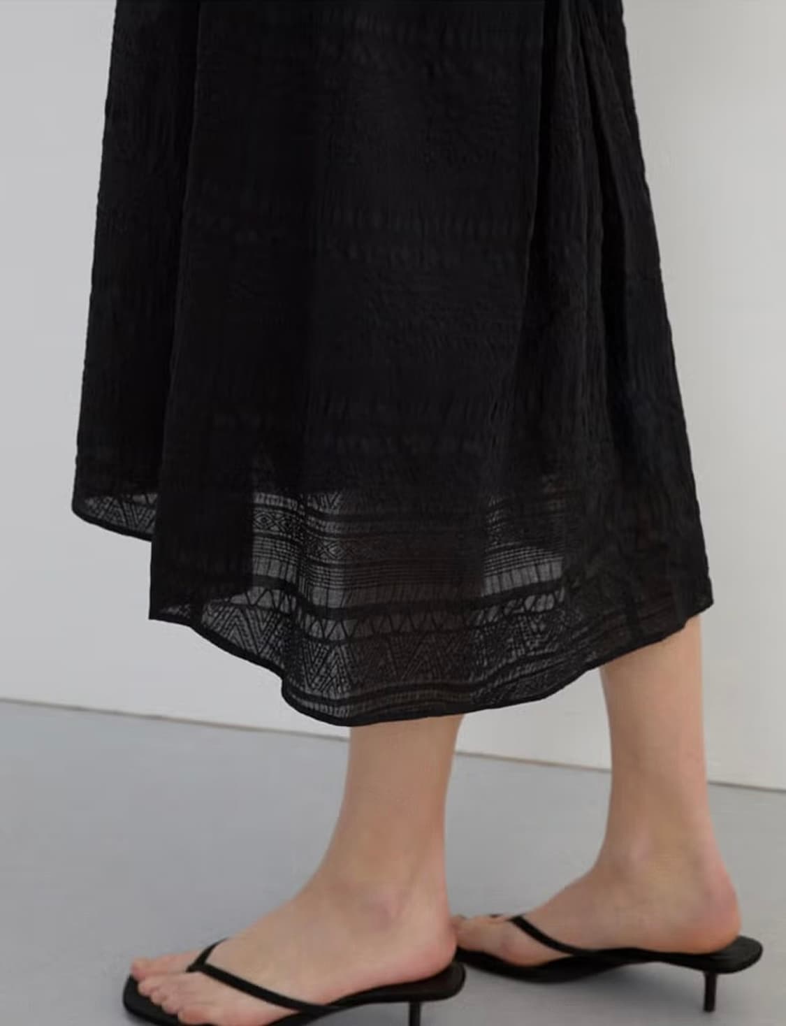 55) 리스트 25SS 스모킹 브이넥 플레어 원피스 블랙 상품이미지8