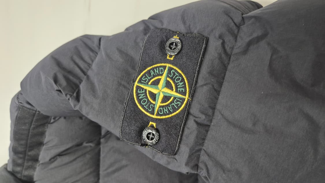 스톤아일랜드 심리스 다운 블랙 24fw M사이즈 상품이미지5