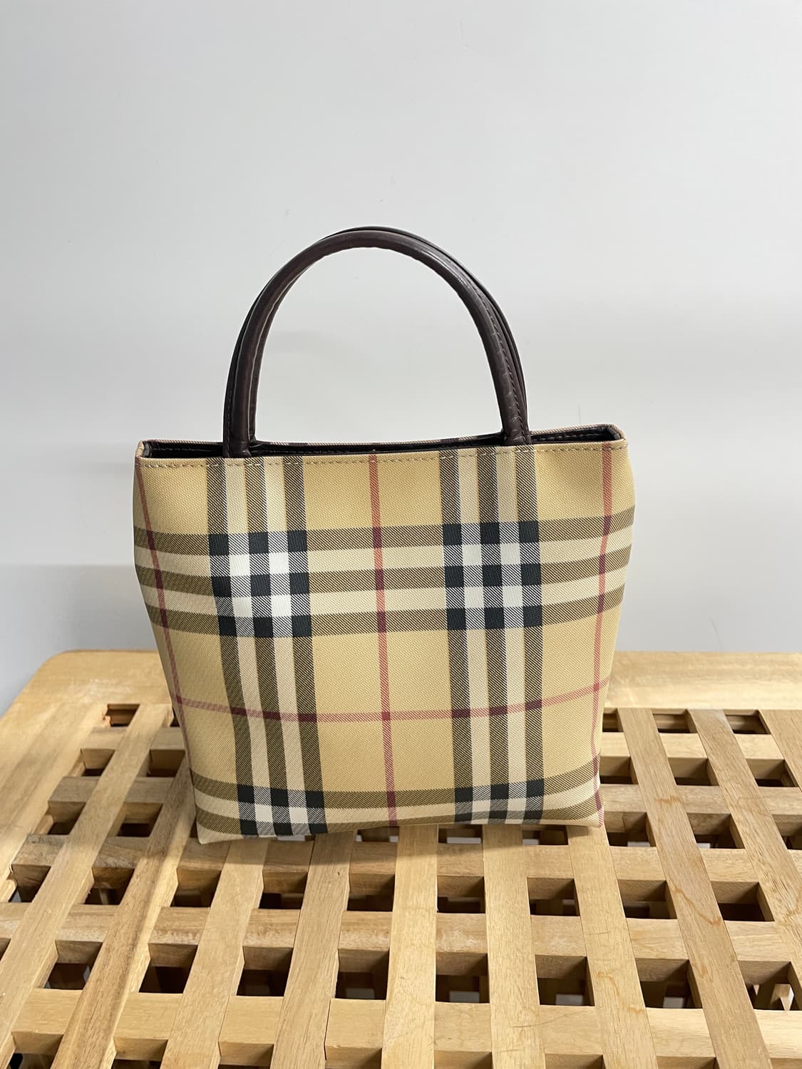 버버리 미니 토트백 상품이미지2