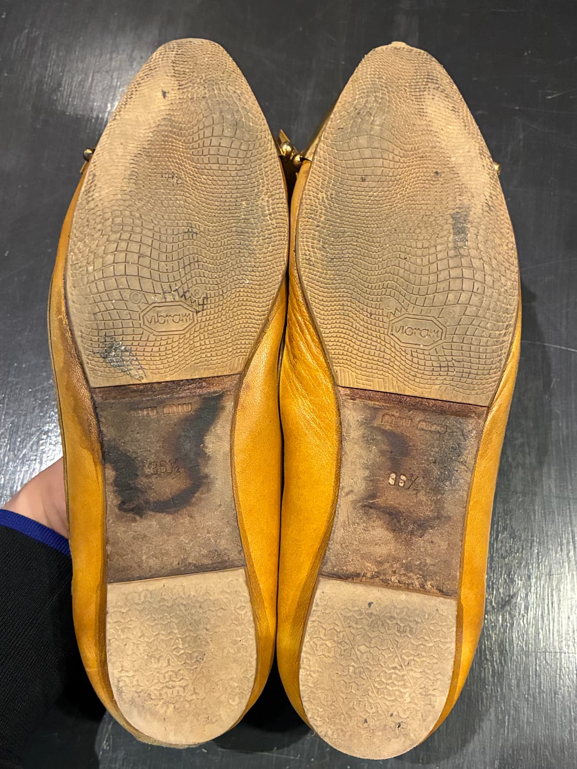 36.5/235) 미우미우 큐빅 플랫슈즈 상품이미지3