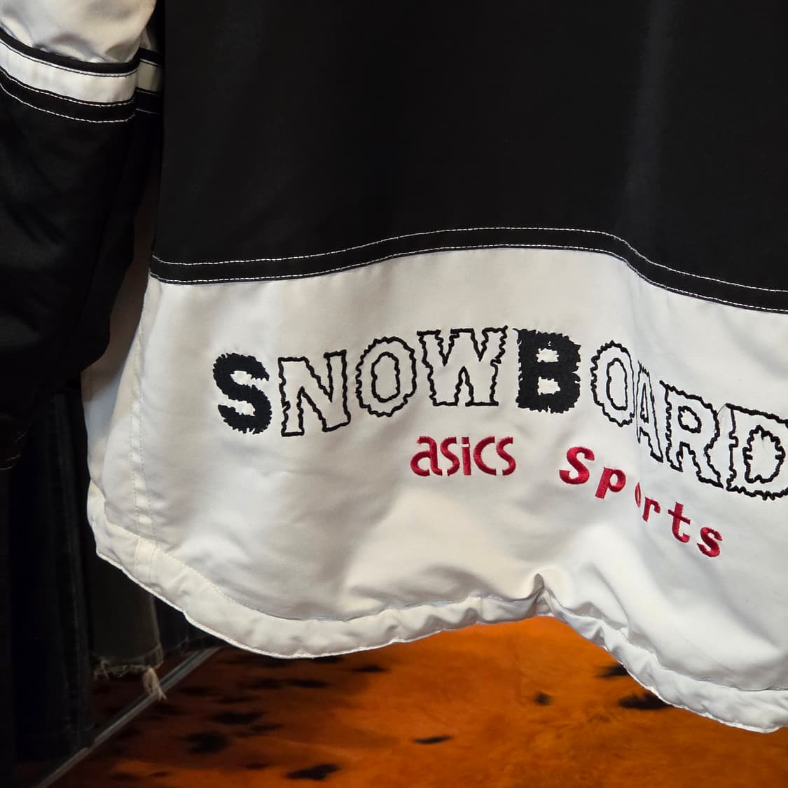 아식스 올드스쿨 배색 누빔 보더 점퍼 상품이미지8