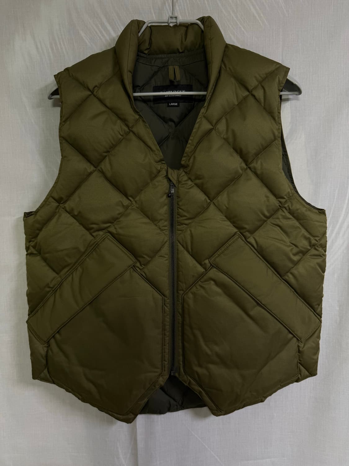 이스트로그 구스다운 패딩 베스트 올리브 (eastlogue) 상품이미지1