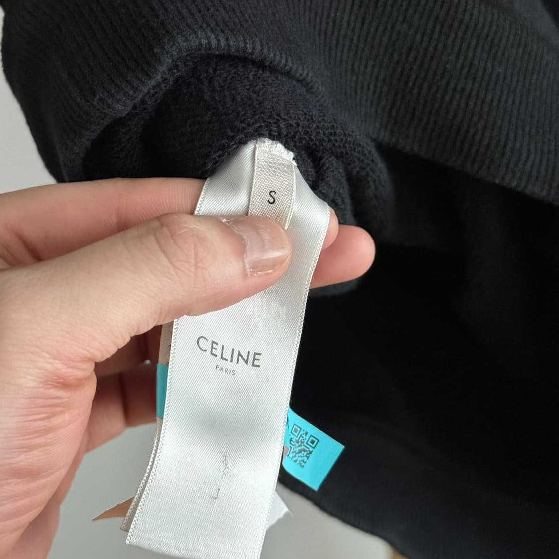 셀린느 레터링 백로고 후드 블랙 여성
S 사이즈 
드라이 완료 
 상품이미지7