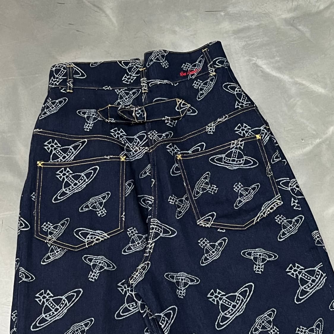  비비안 웨스트우드 로고 패턴 배기 데님 팬츠 y16365 상품이미지5