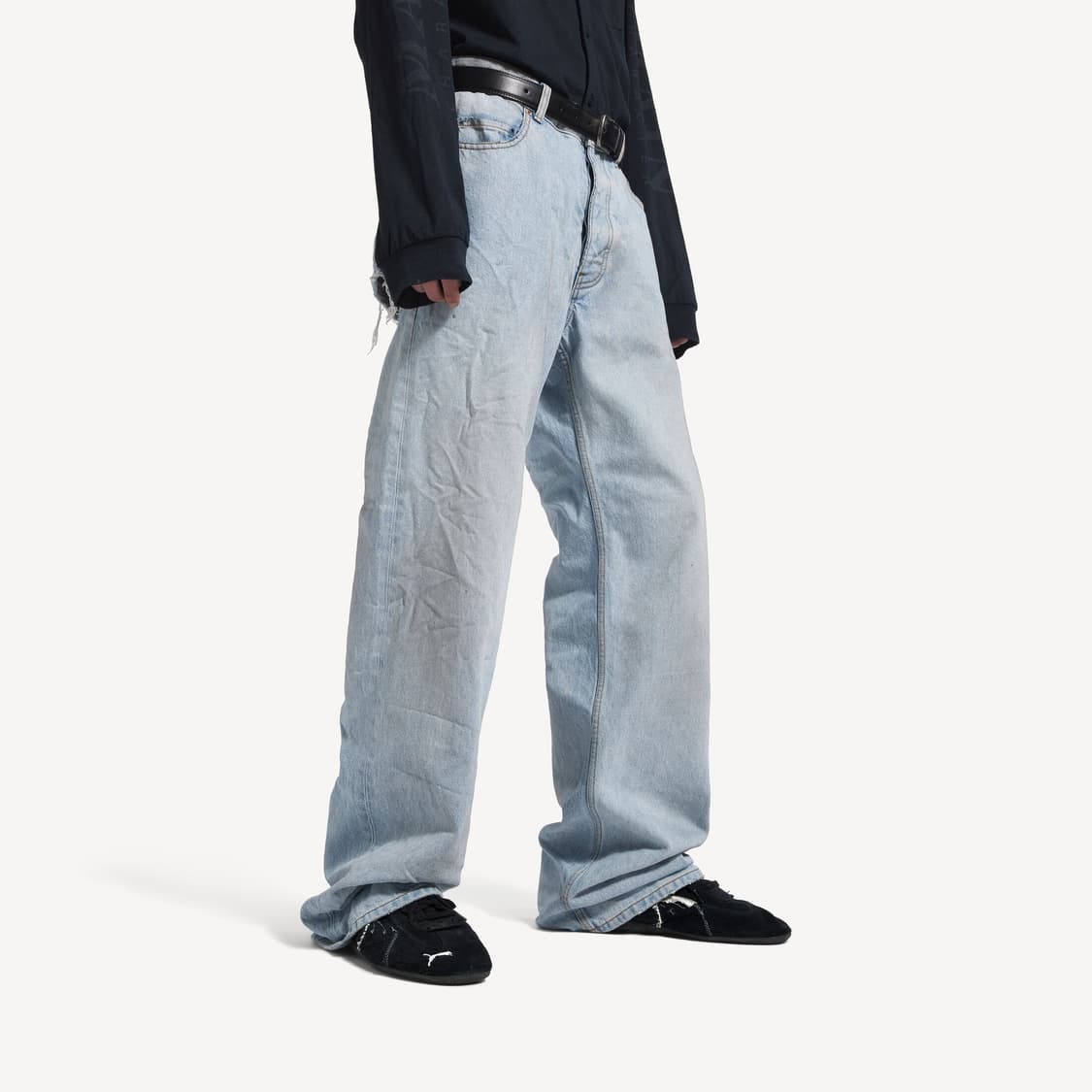 [발렌시아가] 남성 디스트레스드 릴렉스 핏 팬츠 라이트 블루 상품이미지5