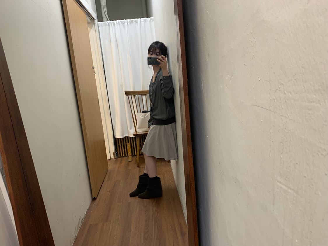 빈티지 브이넥 롱슬리브 집업 프릴 트리밍 디테일 레귤러핏 다크 그레이 상품이미지4