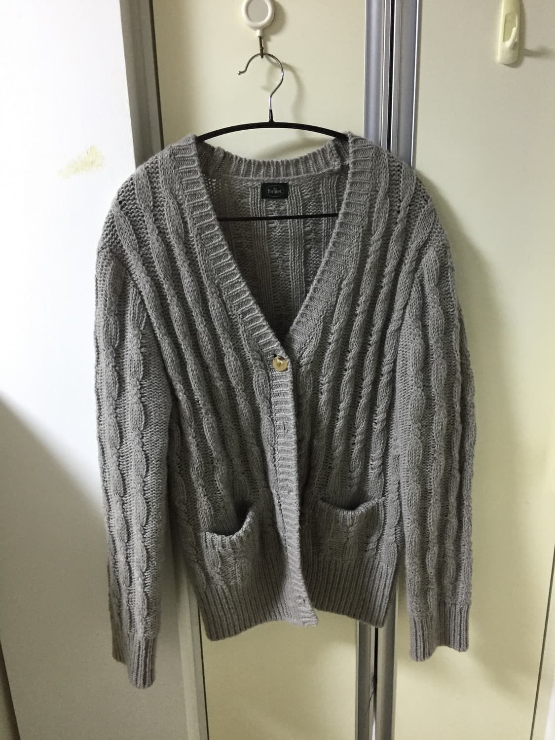 더바넷 24fw_grey granny cable knit cardigan 상품이미지3