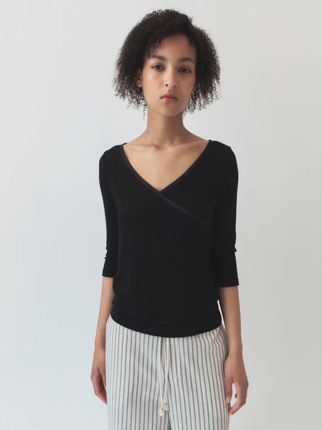 시메트릭퍼센트 V Wrap Half Sleeve / Black 상품이미지1