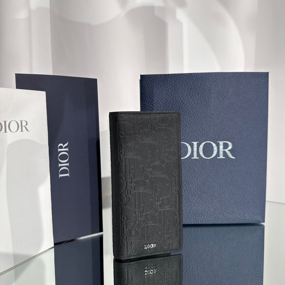 루이비통 오블리크 그래피티 버티컬 장지갑 상품이미지2