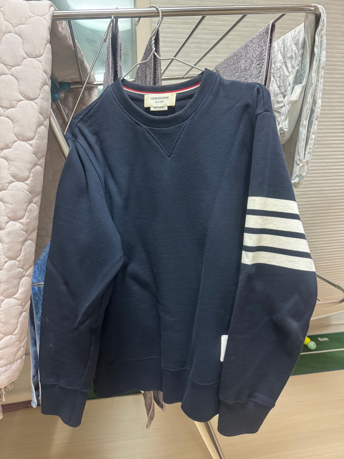 톰브라운맨투맨 상품이미지1