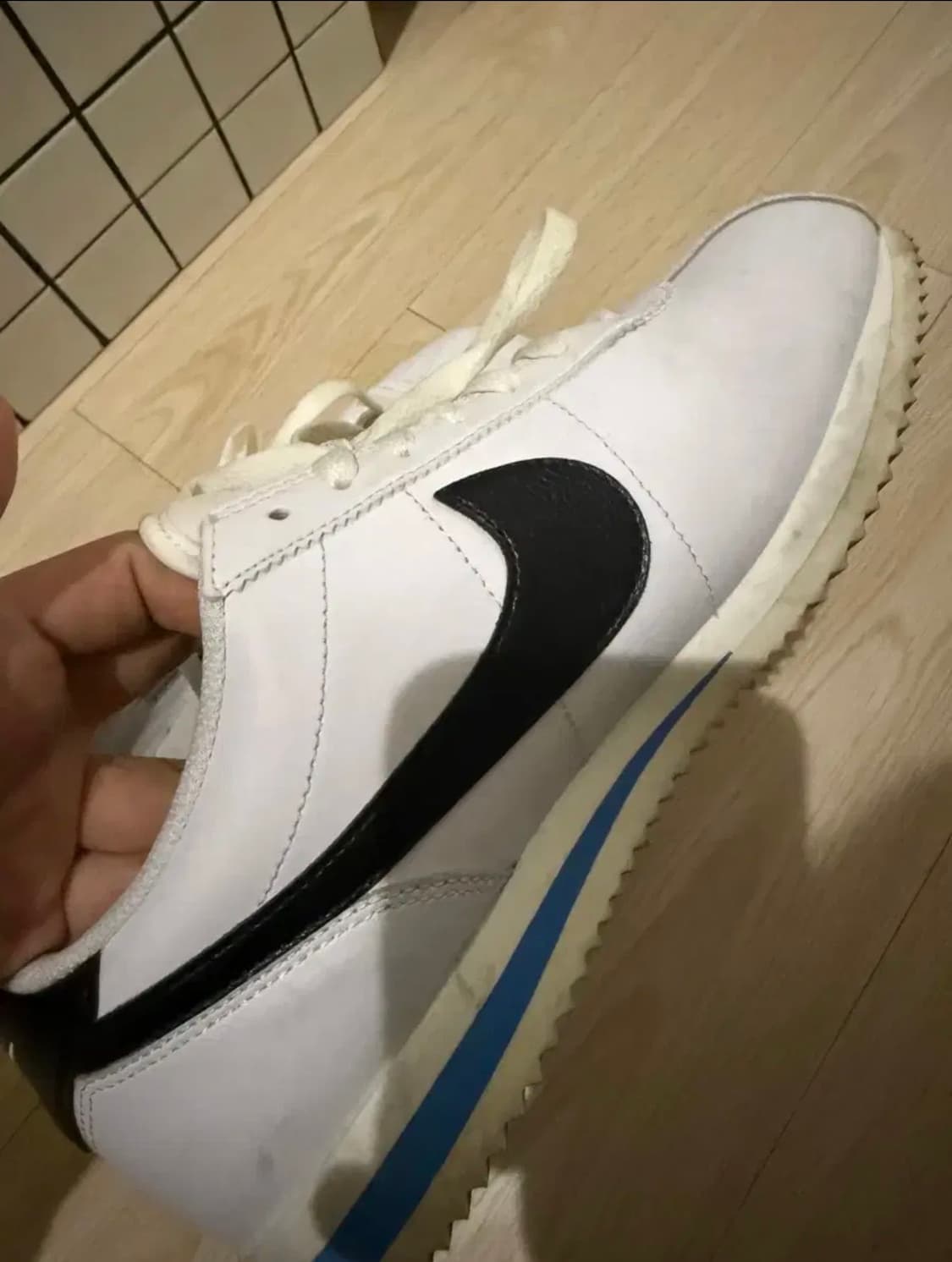 나이키 코르테즈 화이트 앤 블랙 255 상품이미지6