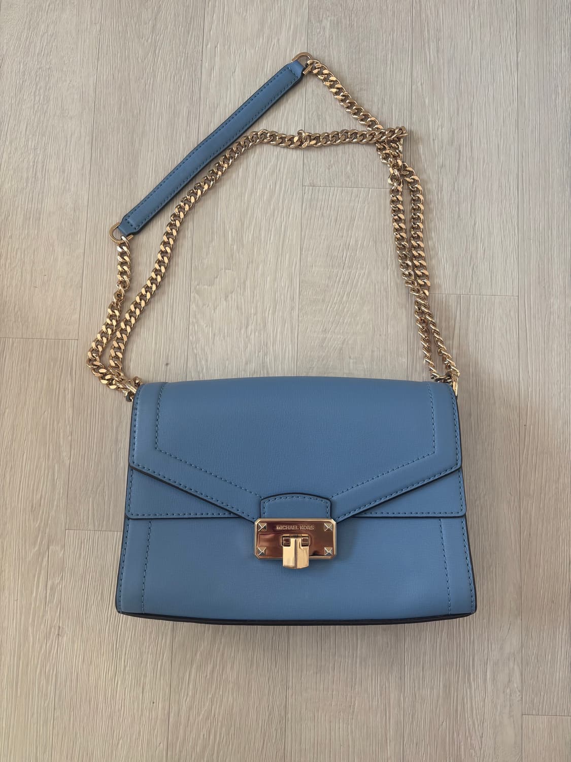 [마이클 코어스 Michael Kors] 킨슬리 플랩백 (프렌치 블루) 상품이미지1