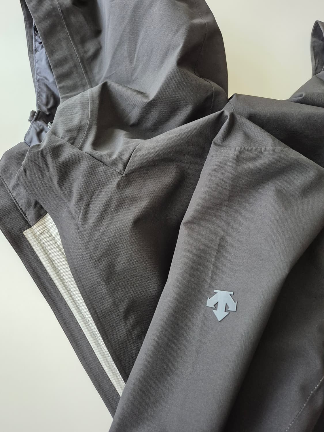 데상트  듀얼리스 네비게이터 방수우븐 자켓 상품이미지3