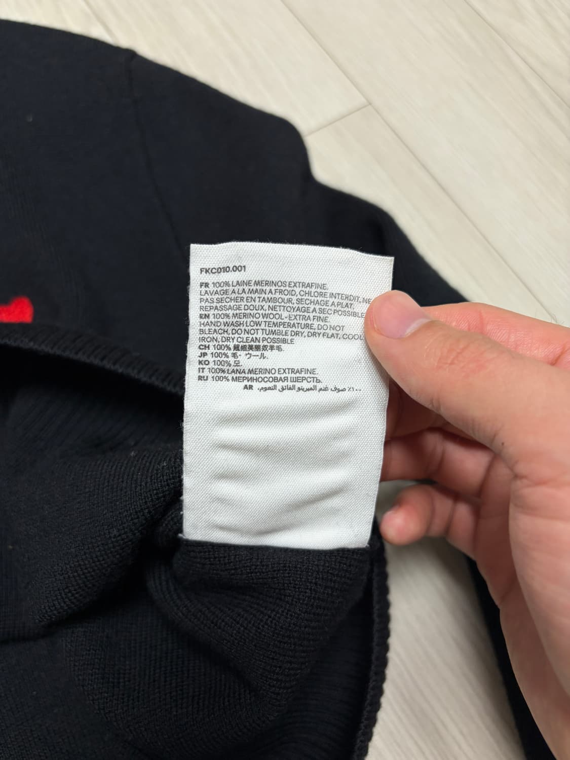 아미 스몰 하트 브이넥 가디건 블랙 상품이미지6