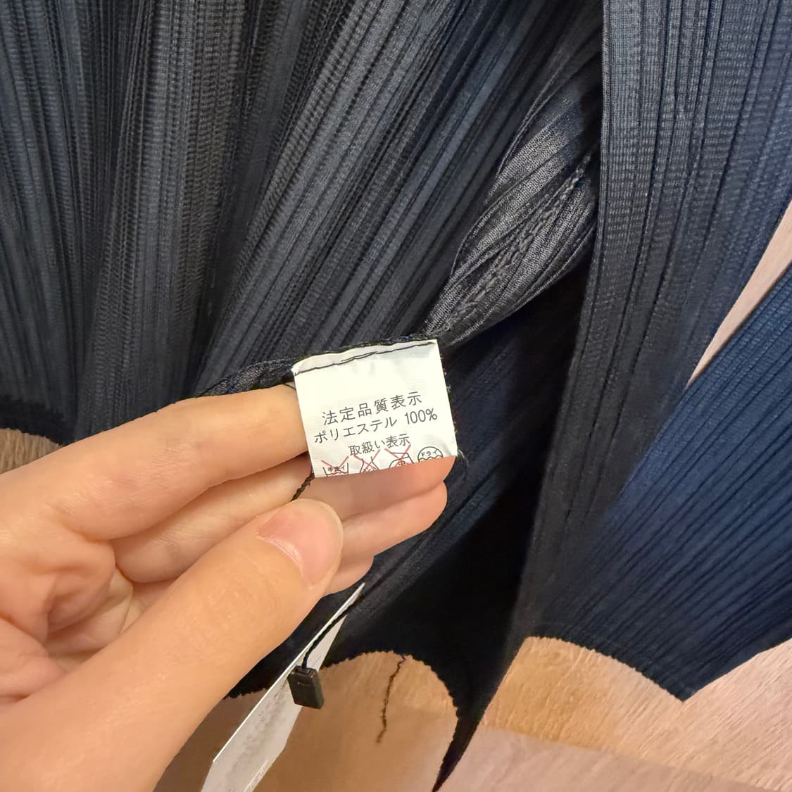 빈티지 롱슬리브 플리츠 가디건 오픈 디테일 레귤러핏 블랙 상품이미지5