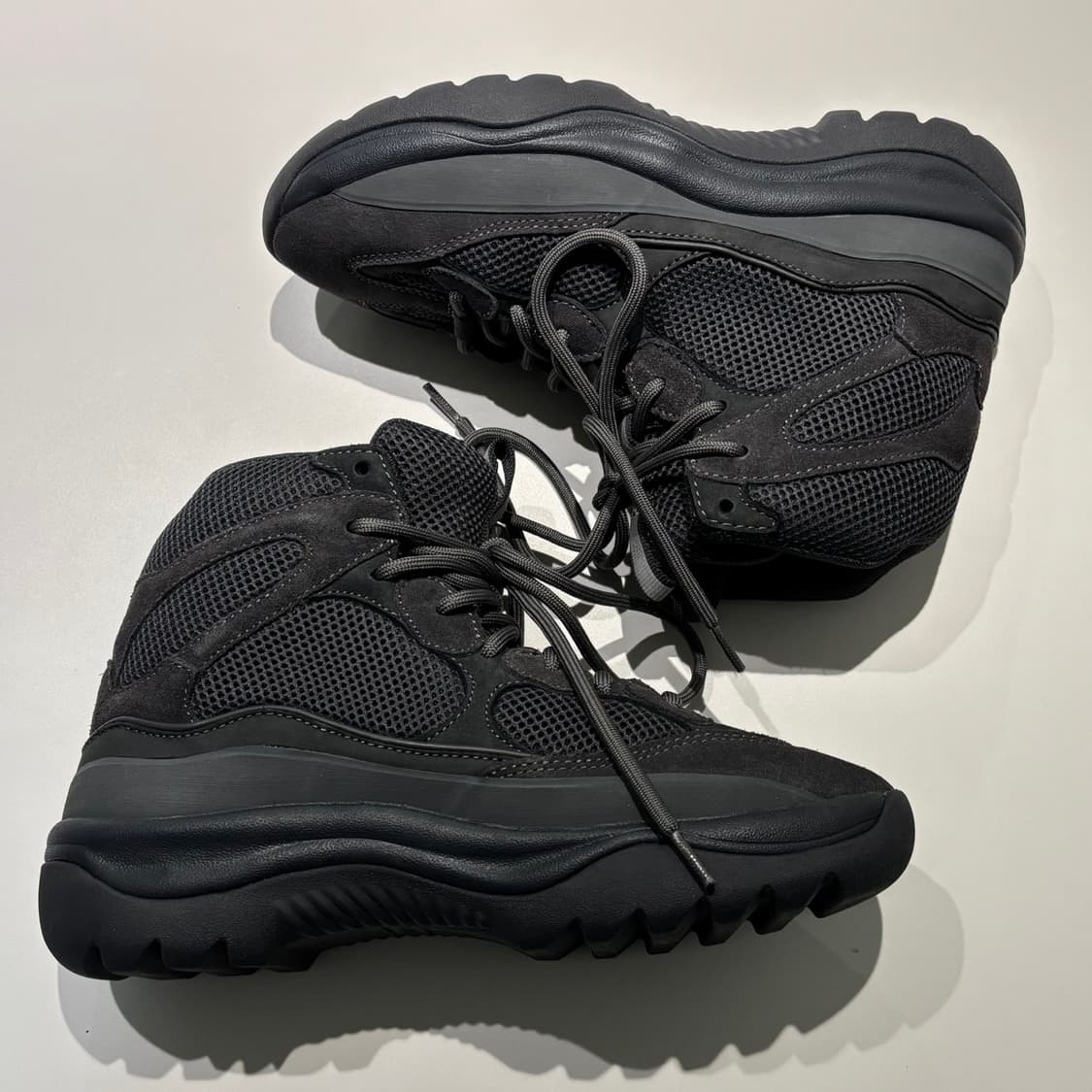 43) 이지 시즌6 데저트 부츠 그래파이트 상품이미지4