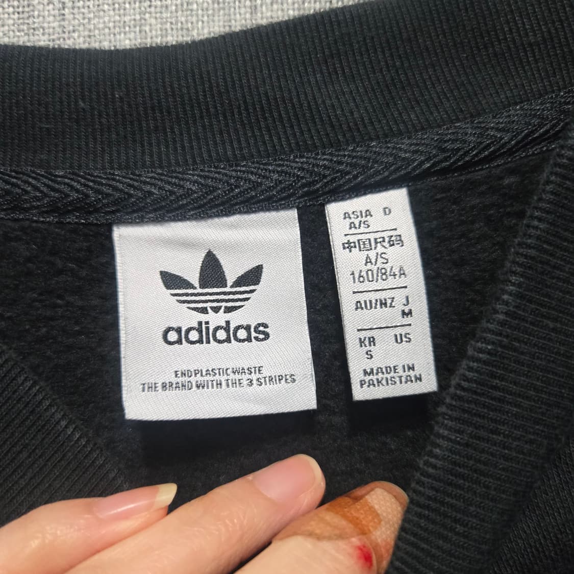 아디다스 에센셜 오버핏 크롭 맨투맨  상품이미지4