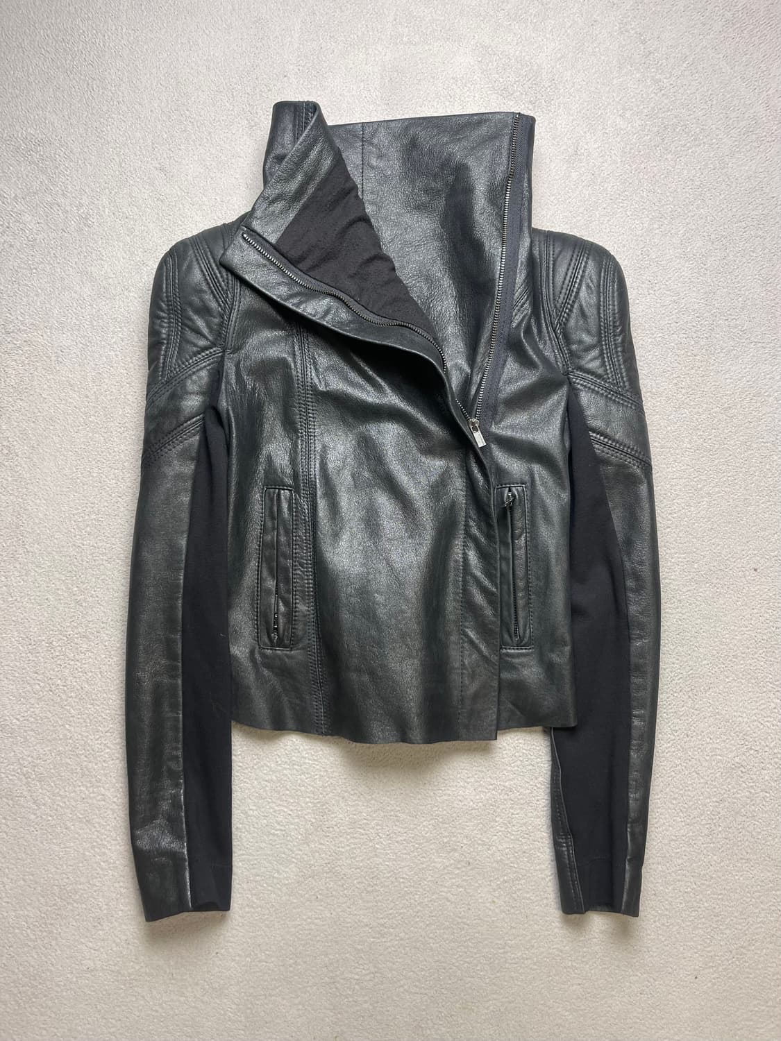 [xs] BCBGMAXAZRIA 하이넥 레더자켓 상품이미지1