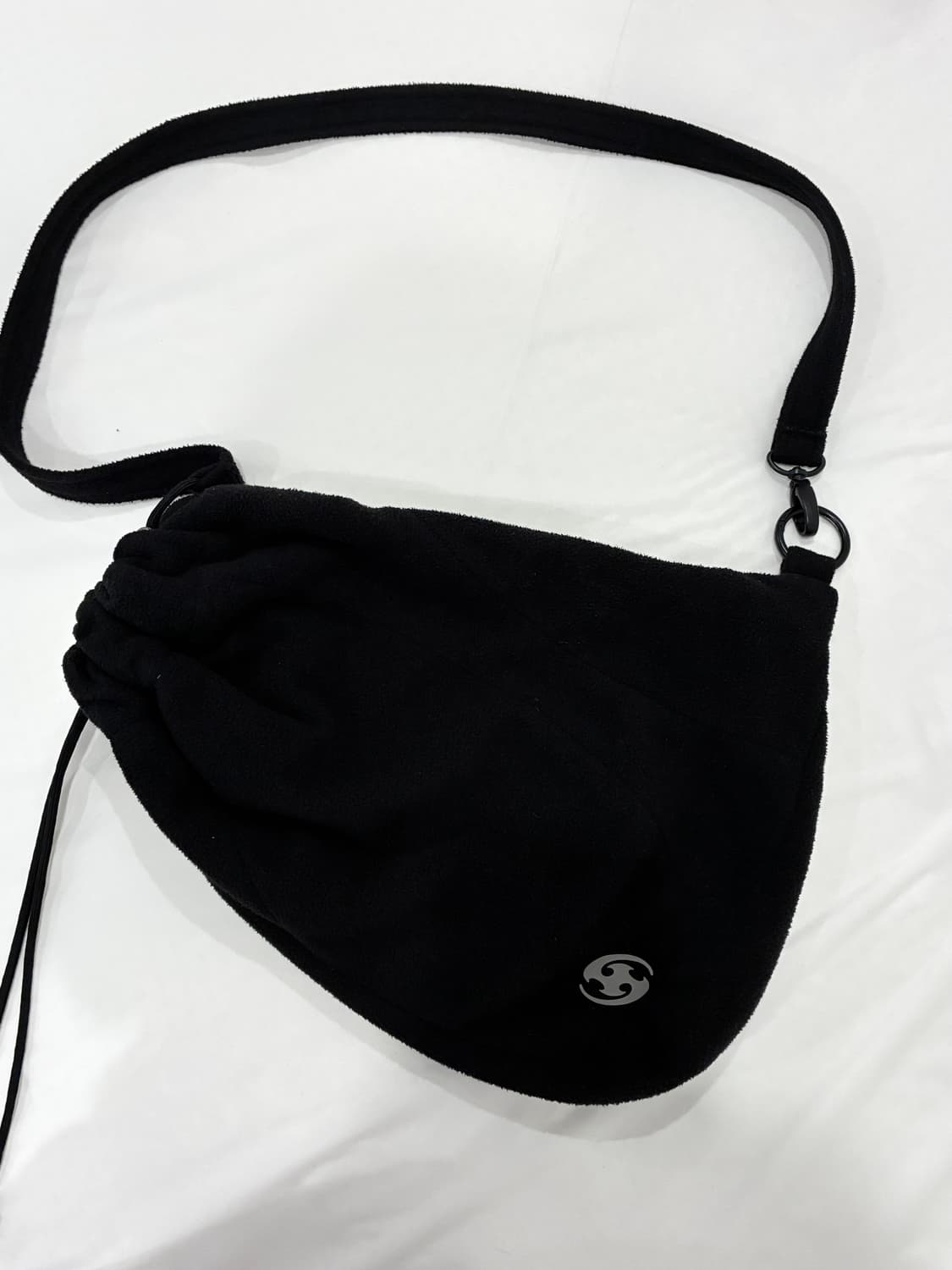 산산기어 플리스 크로스백 블랙 상품이미지1