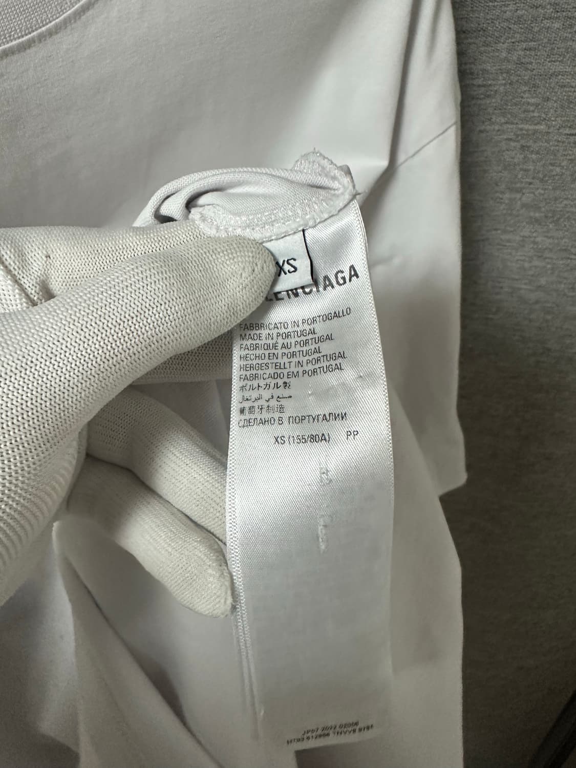 발렌시아가 리버스로고 데미지 반팔 화이트 (XS/105) 상품이미지3