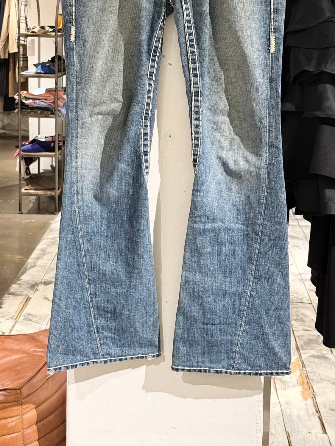 트루릴리전 조이 슈퍼T 플레어 데님 진 상품이미지3