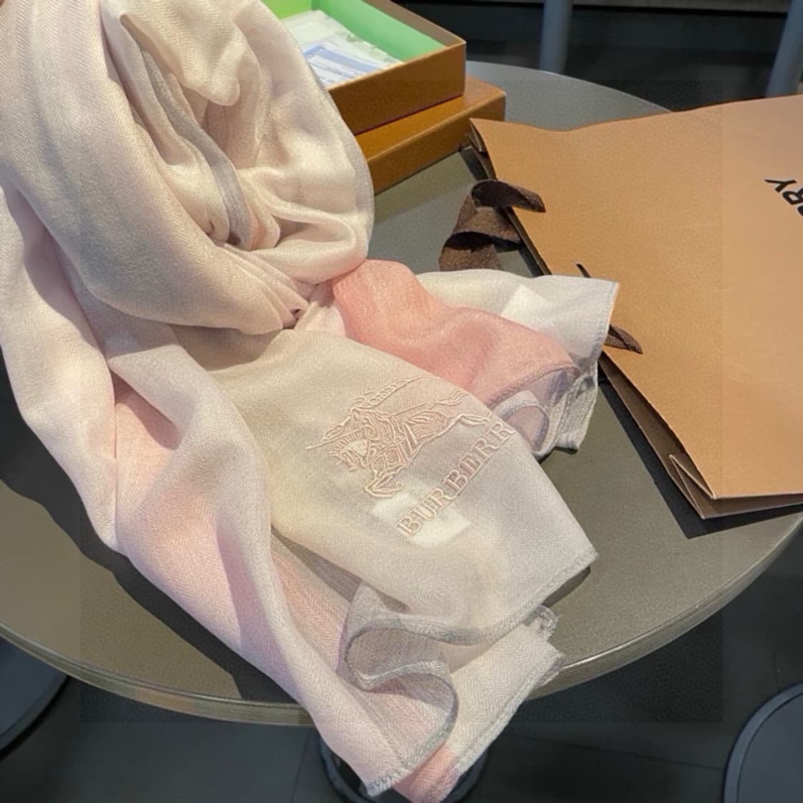 버버리 양면 머플러 램스울 100% 추동 단품
 상품이미지7