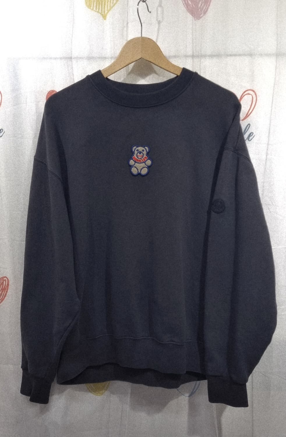 정품) 몽클레르  테디 베어 패치 스웨트 셔츠  상품이미지1