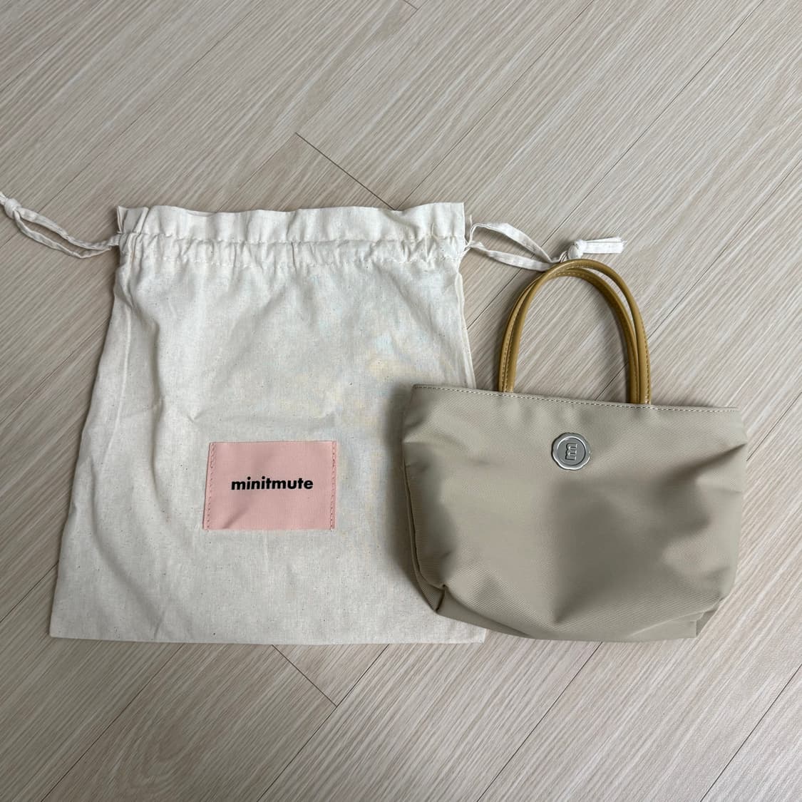 미닛뮤트 minitmute 클로 미니백 모카베이지 상품이미지1