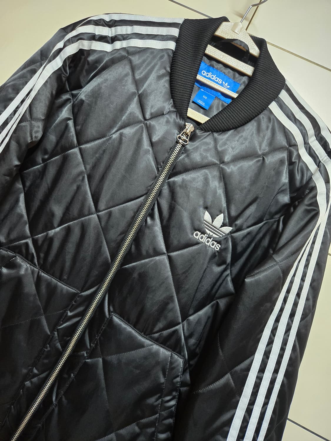 아디다스 블랙 오리지널 퀼팅 봄버자켓. 삼선 점퍼 상품이미지2