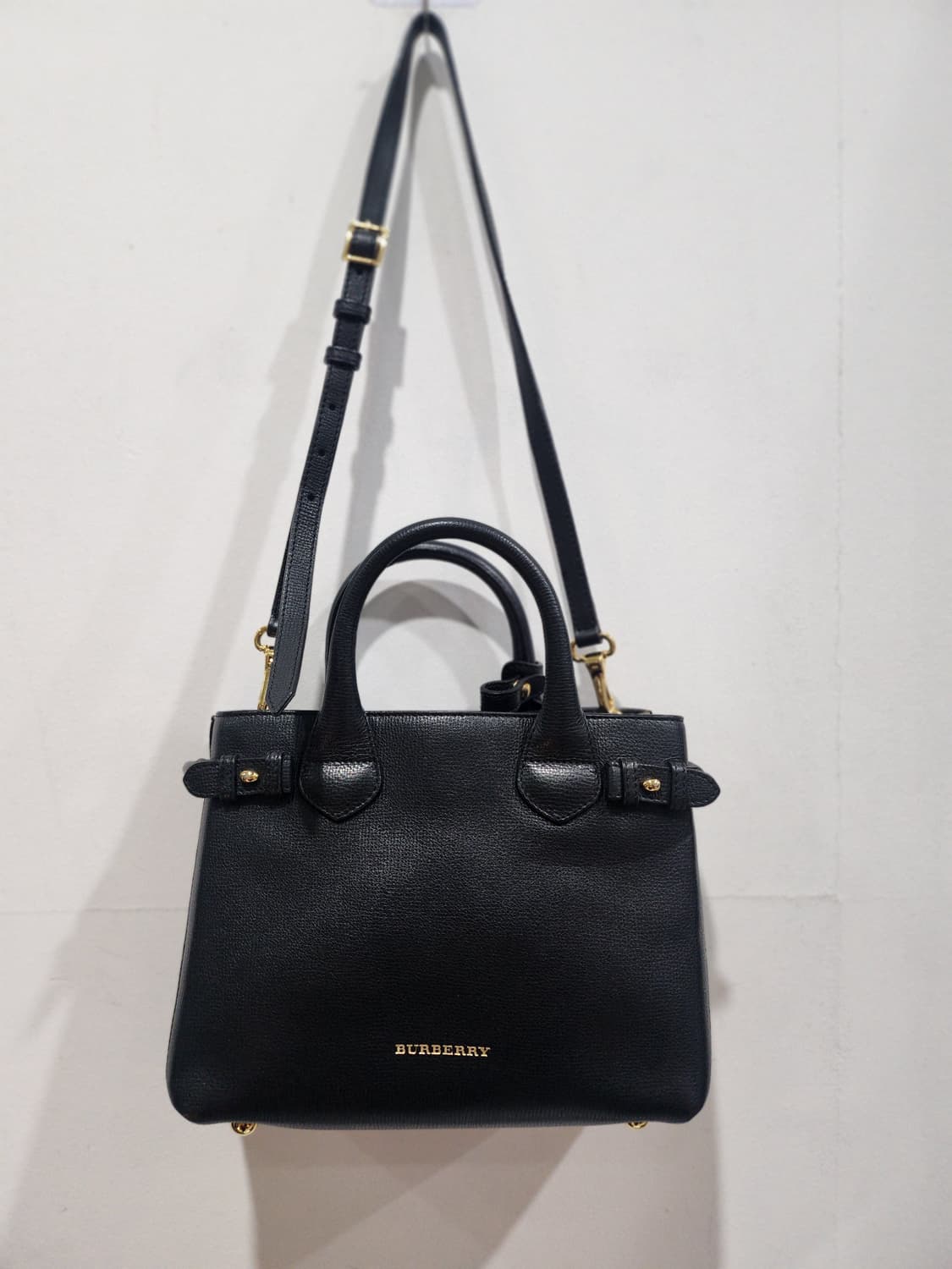 버버리 블랙 레더 토트백 숄더백 정품 상품이미지1
