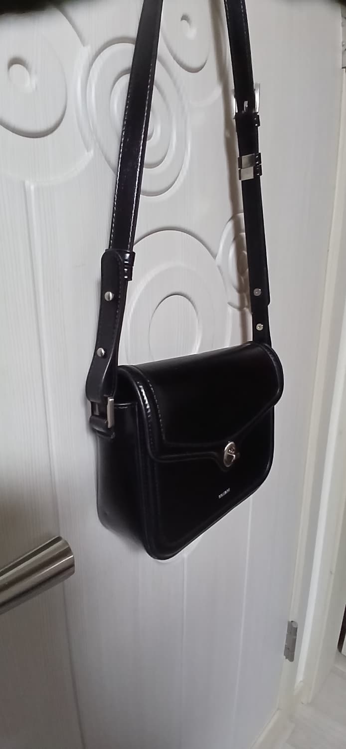 스퀘어라인 엠버 블랙 숄더백  상품이미지3