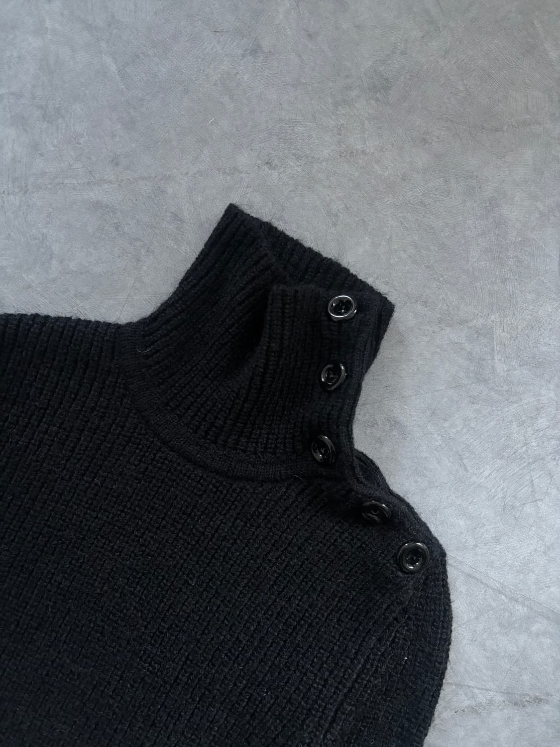 BALENCIAGA 발렌시아가 모헤어 버튼 터틀넥 니트 상품이미지7