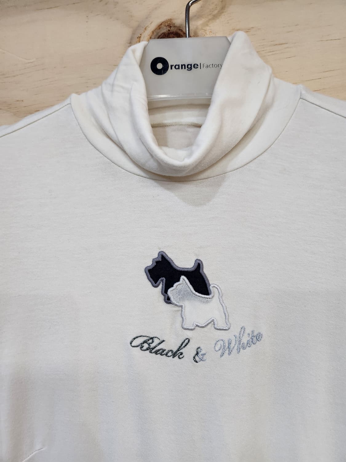 210) 블랙앤화이트 목폴라 티 상품이미지3