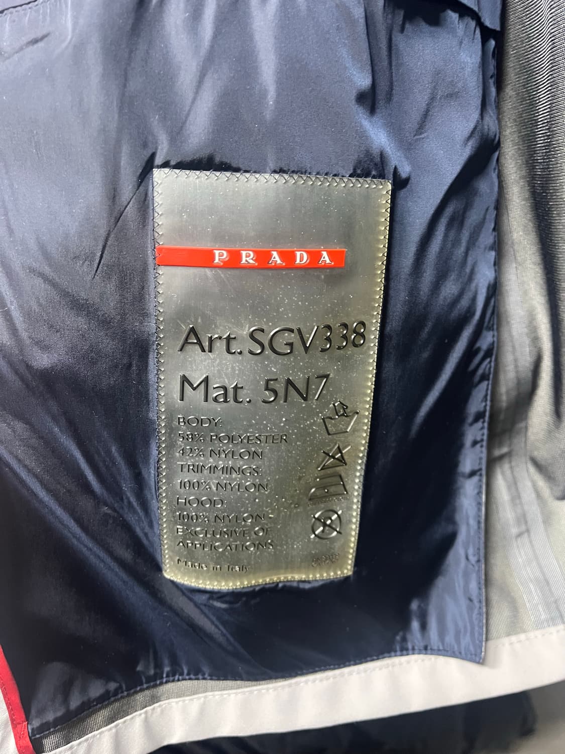 프라다 스포츠 고어텍스 루나 로사 세일링 자켓 52사이즈 판매합니다. 상품이미지4