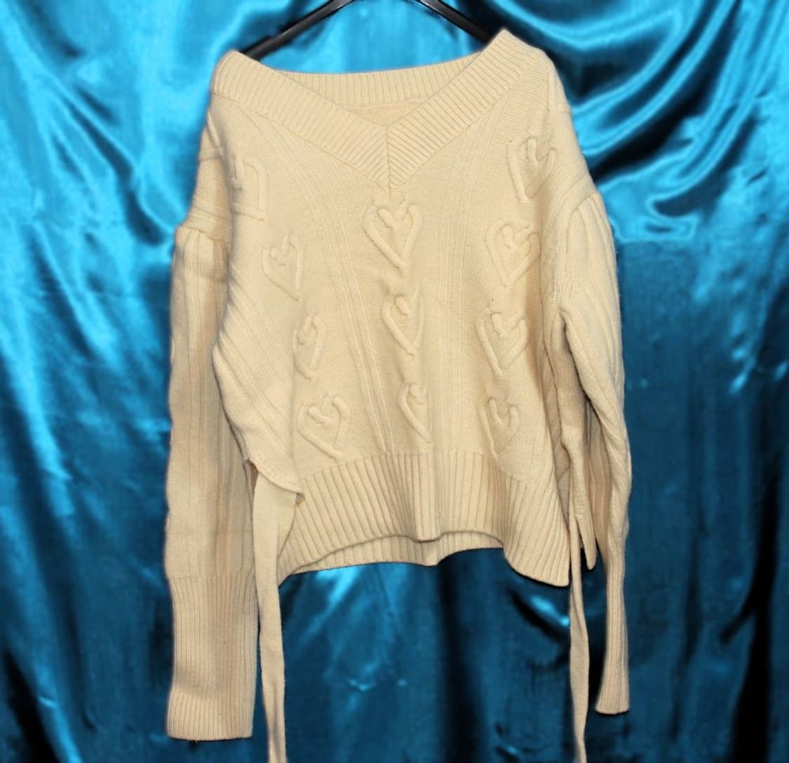 LMML STUDIO 하트 백 스트랩 니트 상품이미지1