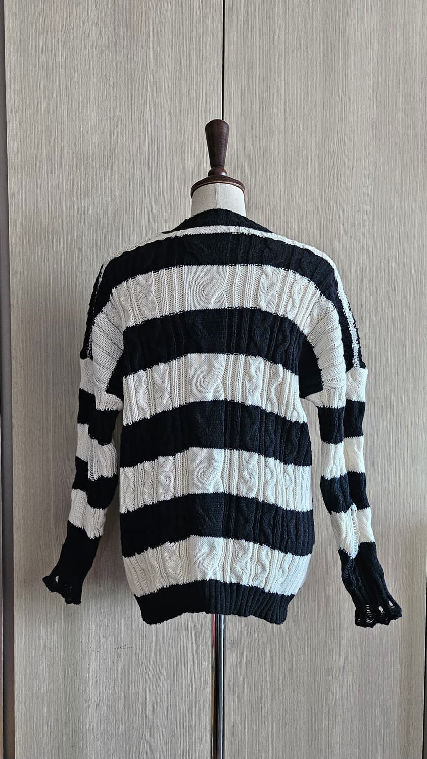 새상품 🧸 테디베어 스웨터 블랙 크림 디스트로이드 스트라이프 M 상품이미지4