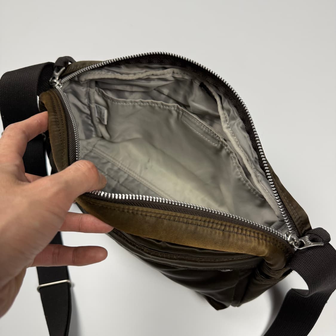 요시다포터 페이드 숄더백 다크브라운 상품이미지7