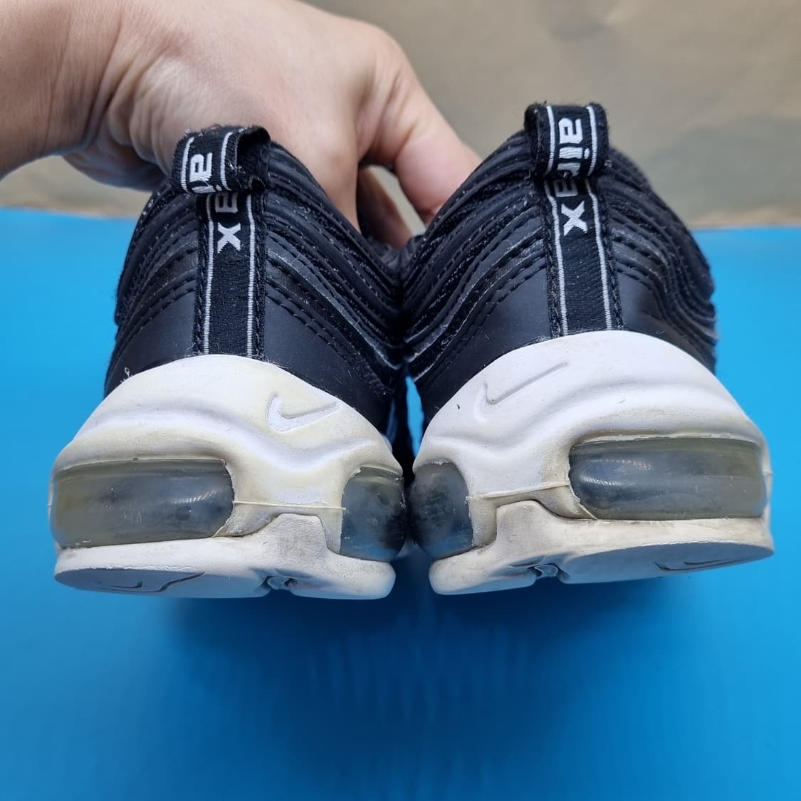 나이키 에어맥스 97 검흰 여성  운동화235 상품이미지4