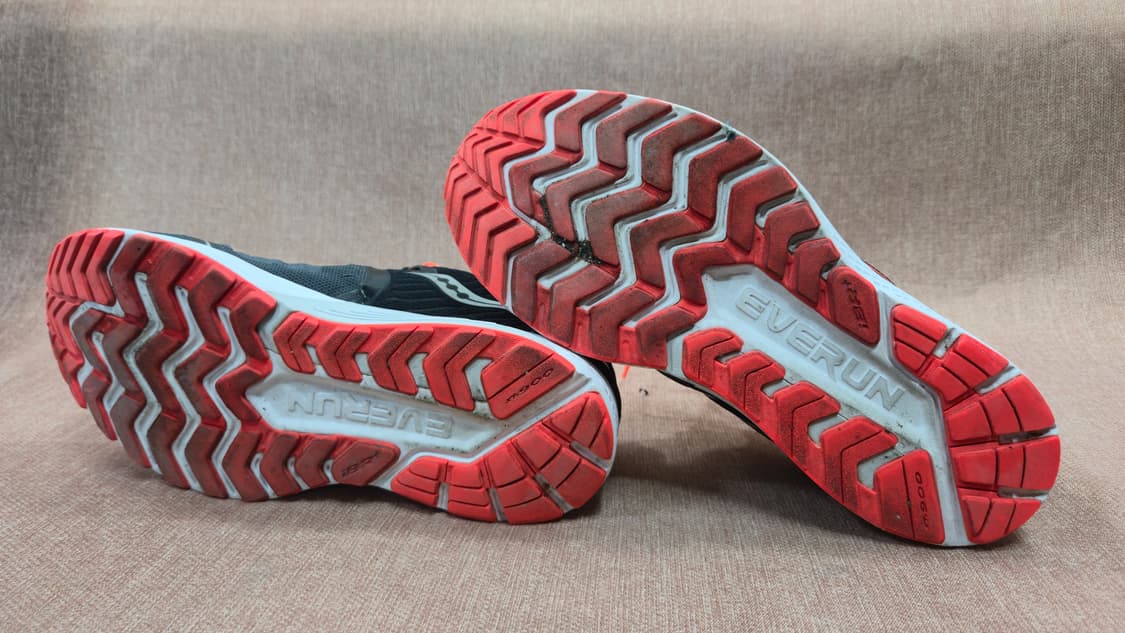 써코니 275mm- 가이드 이소 2 운동화 검정/오렌지 러닝화 상품이미지6