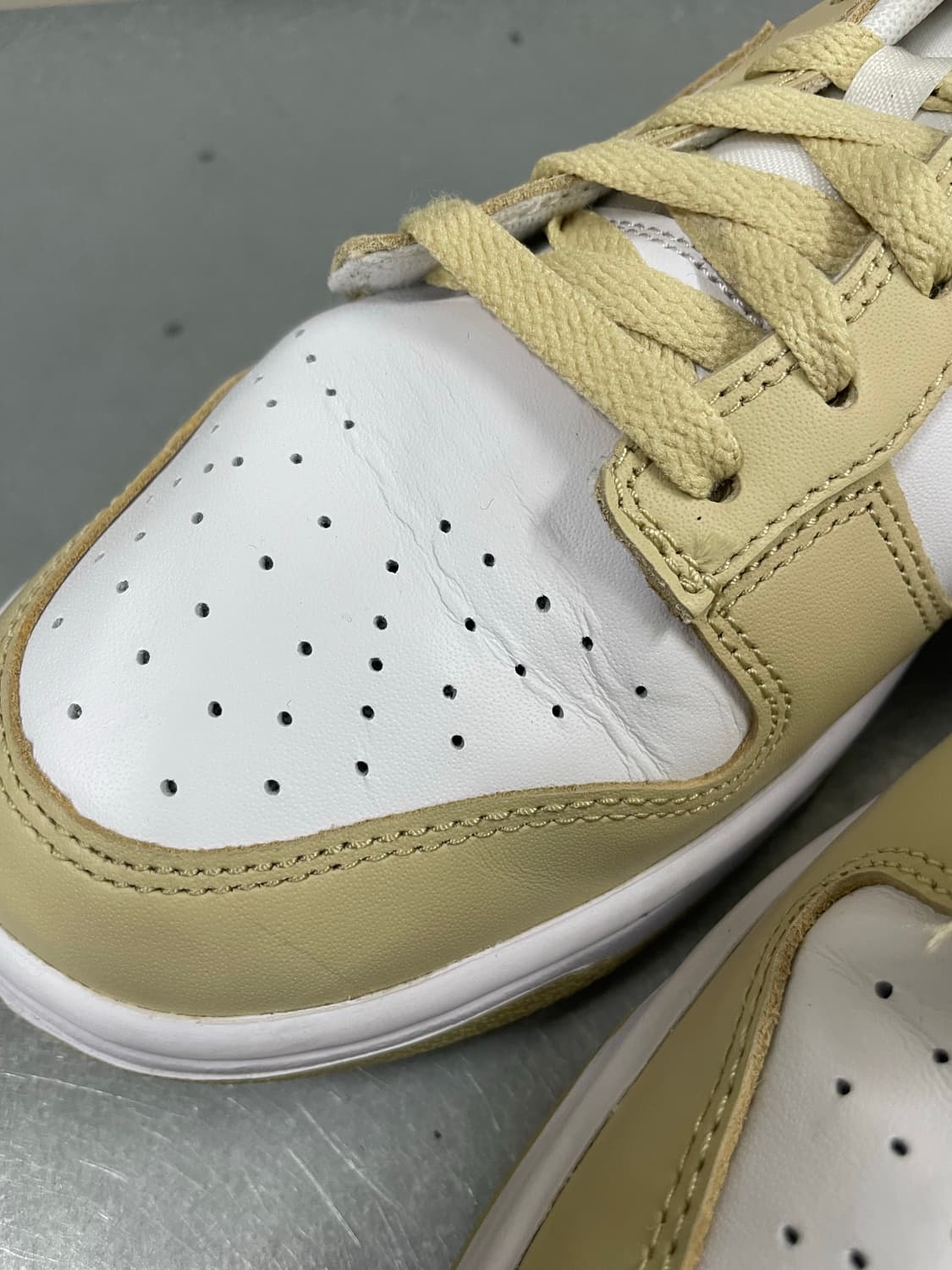 나이키 덩크 로우 팀 골드 앤 화이트 270 상품이미지7