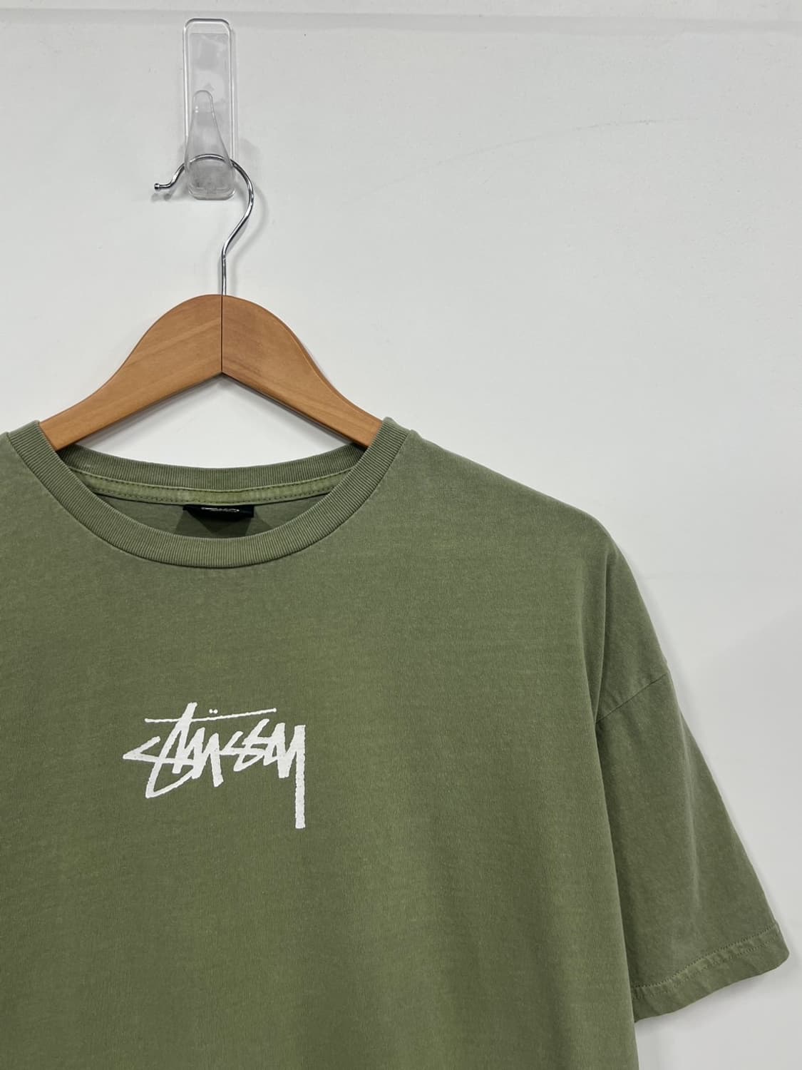 스투시 베이직 로고 카키 반팔 티셔츠 상품이미지2