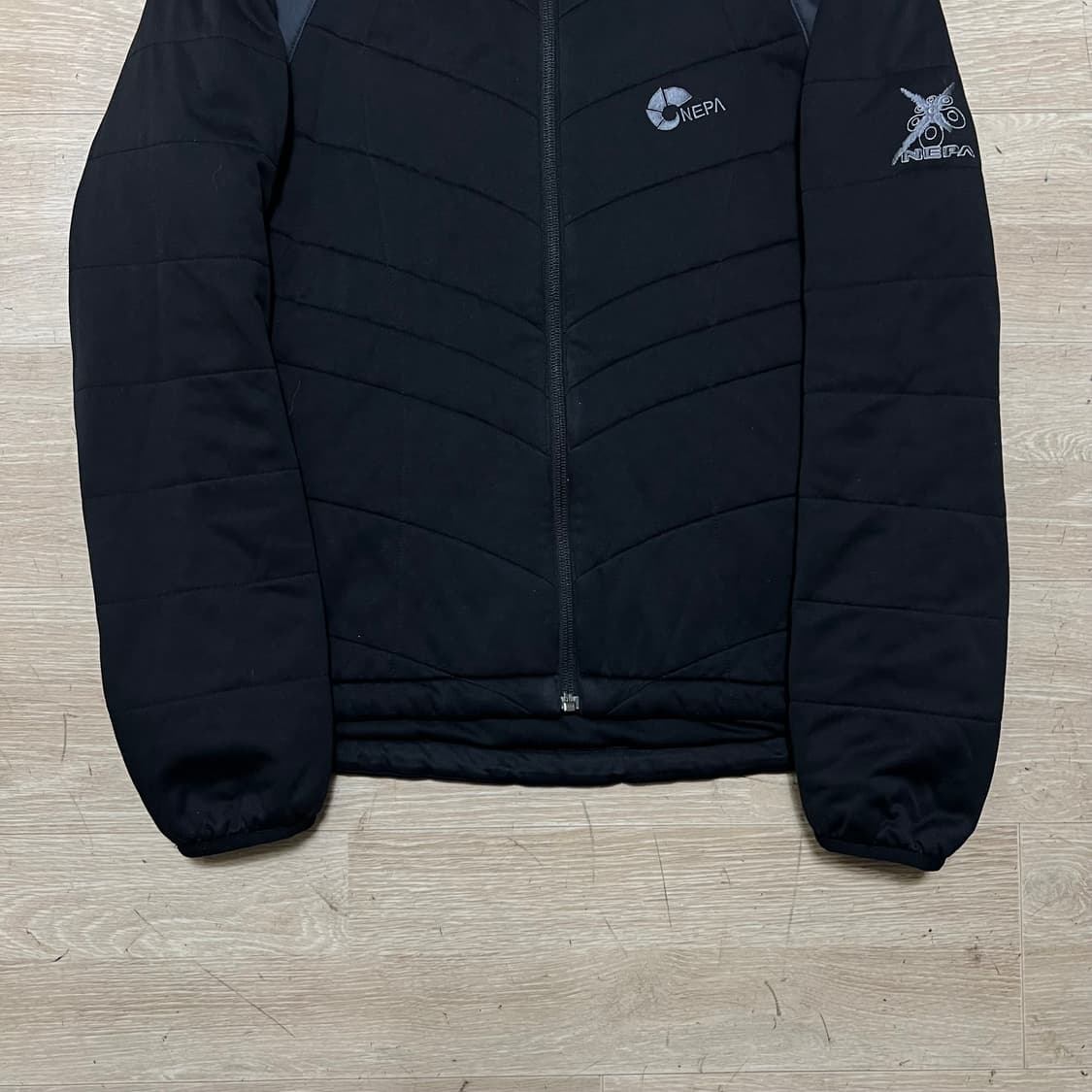 네파 산양 로고 경량패딩 점퍼 [블랙] M/95 상품이미지3