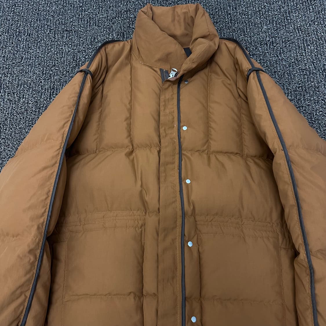 언앤써드 미스터리 여성 리버시블 양면 덕다운 패딩 브라운 F  상품이미지2