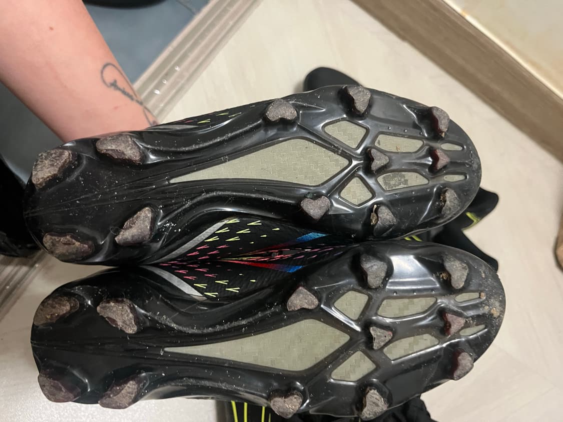 푸마 축구화 블랙 2개와 풋살화 상품이미지7