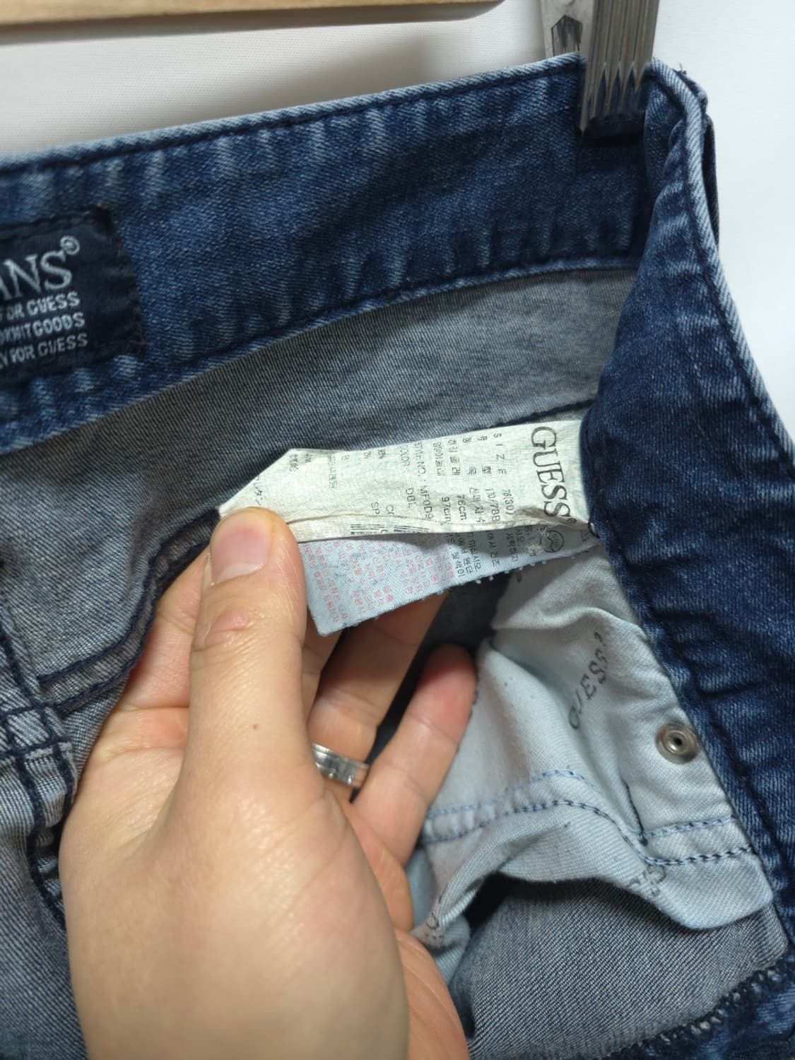 게스(GUESS) 슬림 스트레이트 중청 데님 팬츠 (30사이즈) 상품이미지9