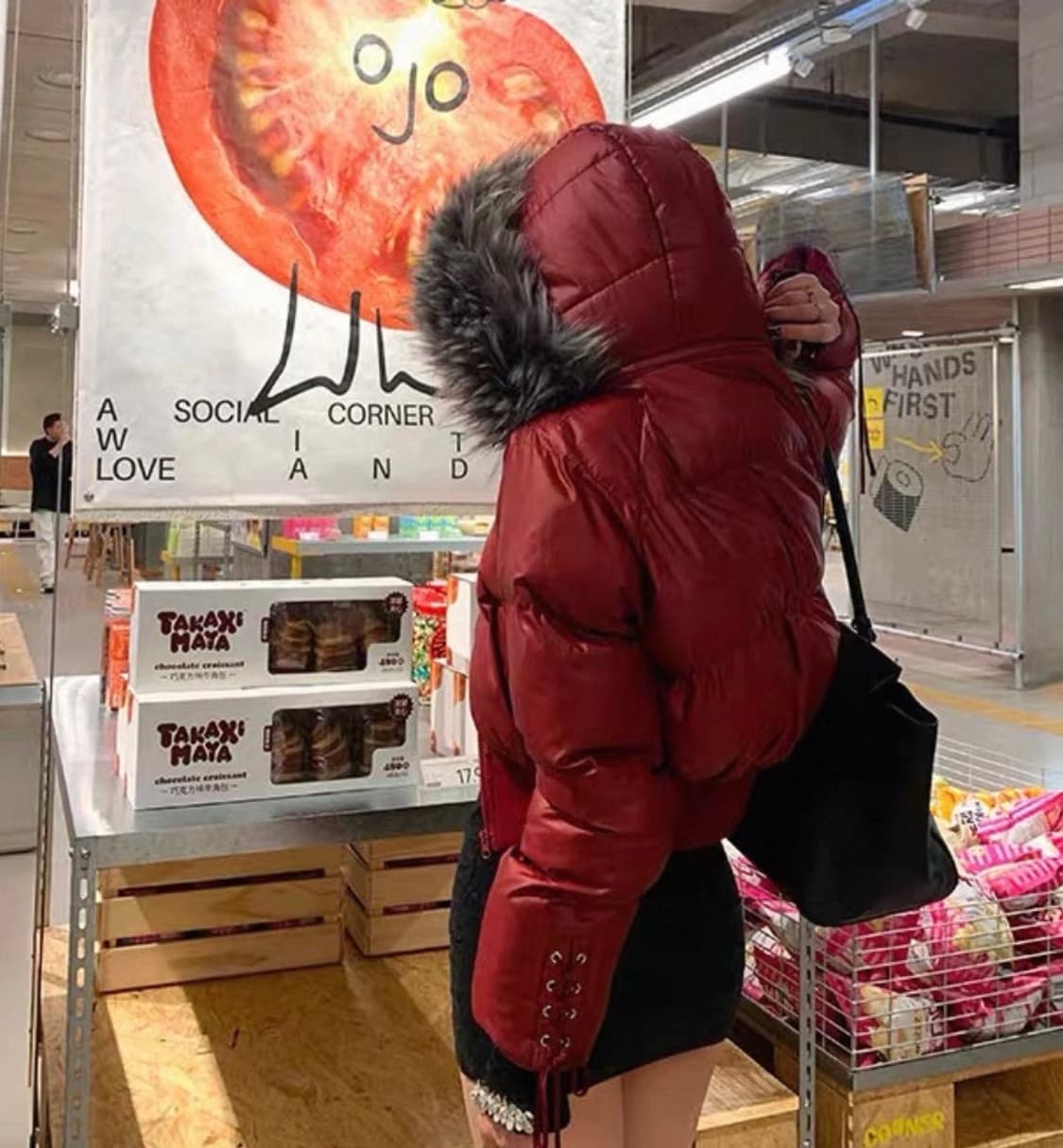 (새상품)샵코르 프리티드래곤 퍼후드 크롭패딩 버건디레드 상품이미지4