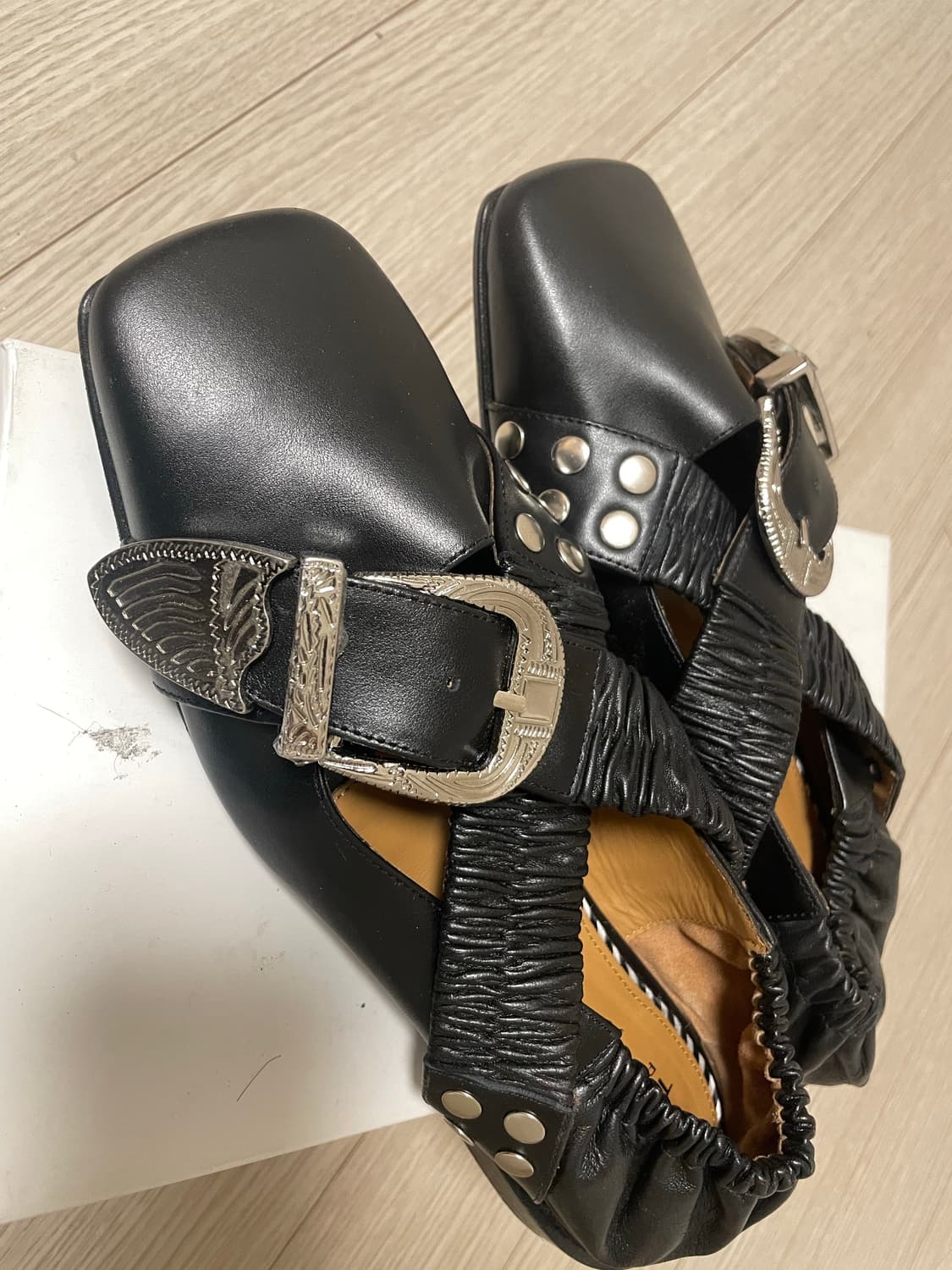 토가 풀라 버클 레더 발레리나 플랫 슈즈  상품이미지3