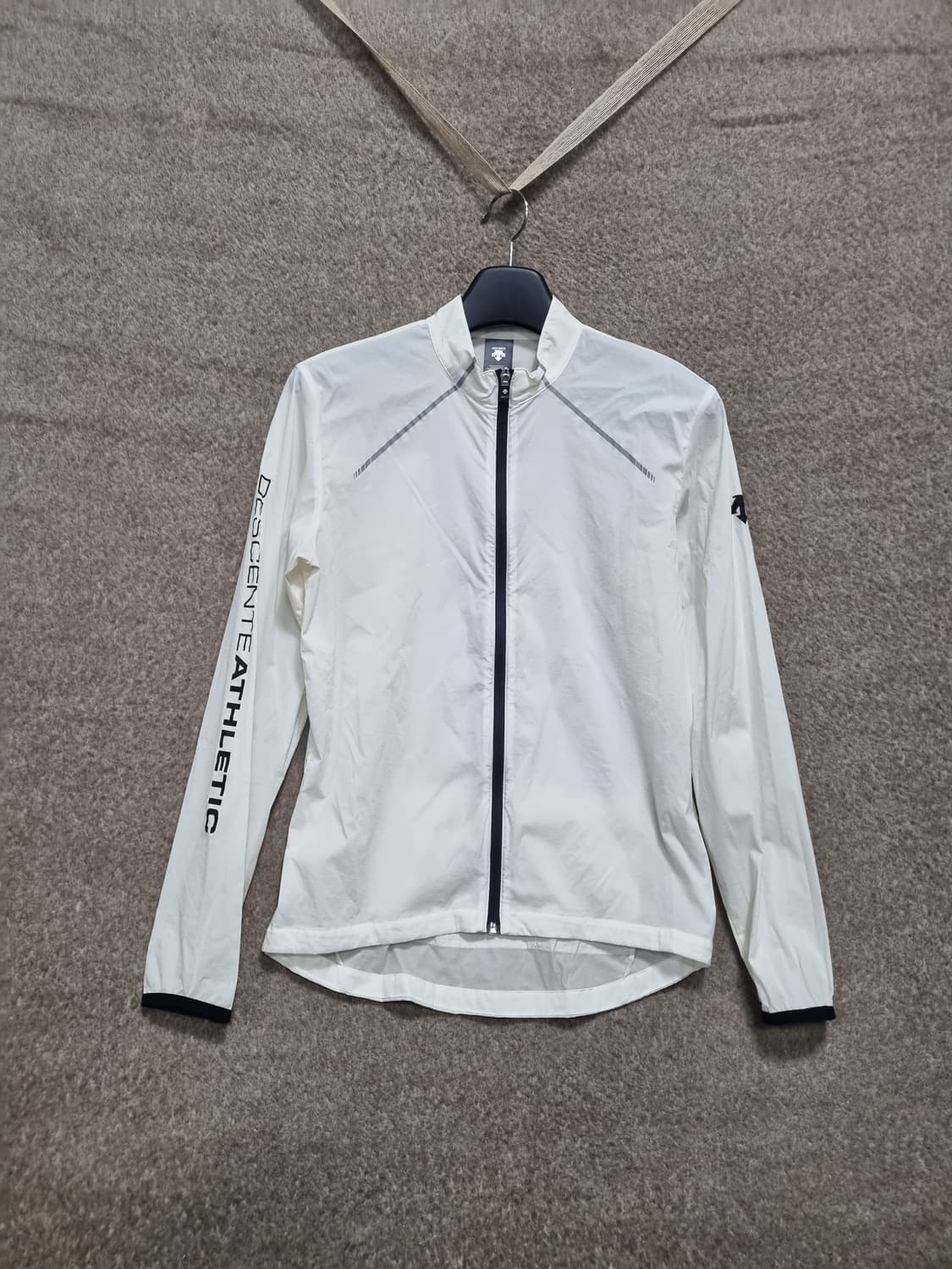  데상트 남성 초경량 나일론 바람막이 자켓 상품이미지1